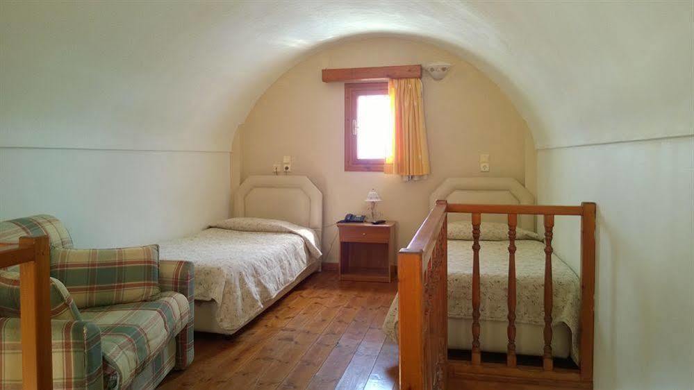 Anemomilos Suites Фира Екстериор снимка