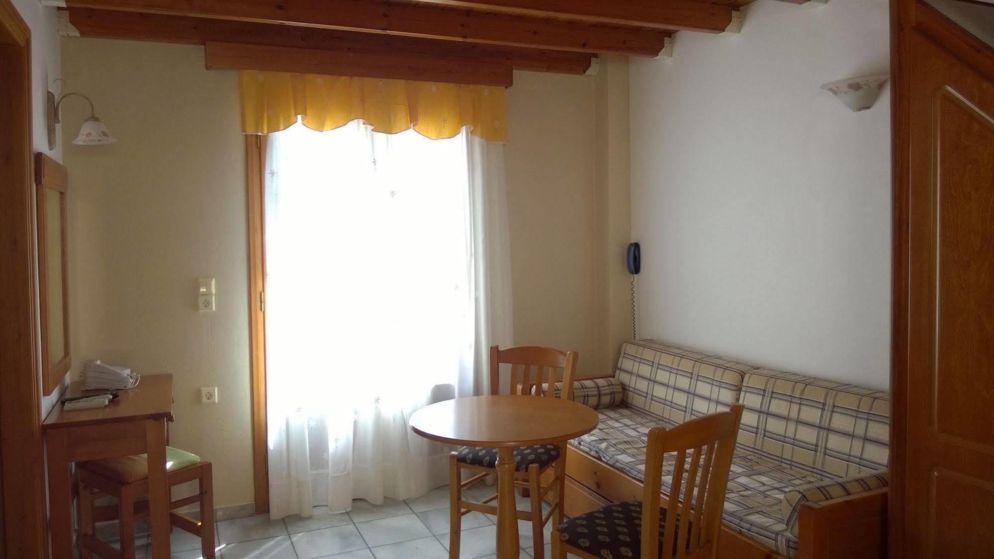Anemomilos Suites Фира Екстериор снимка