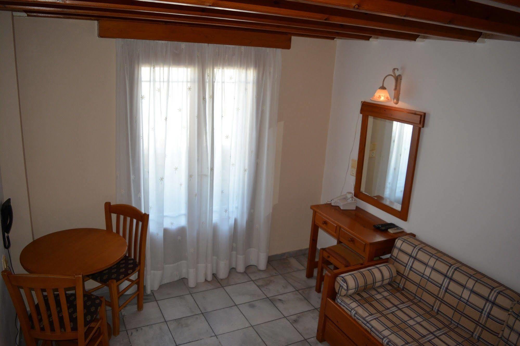 Anemomilos Suites Фира Екстериор снимка