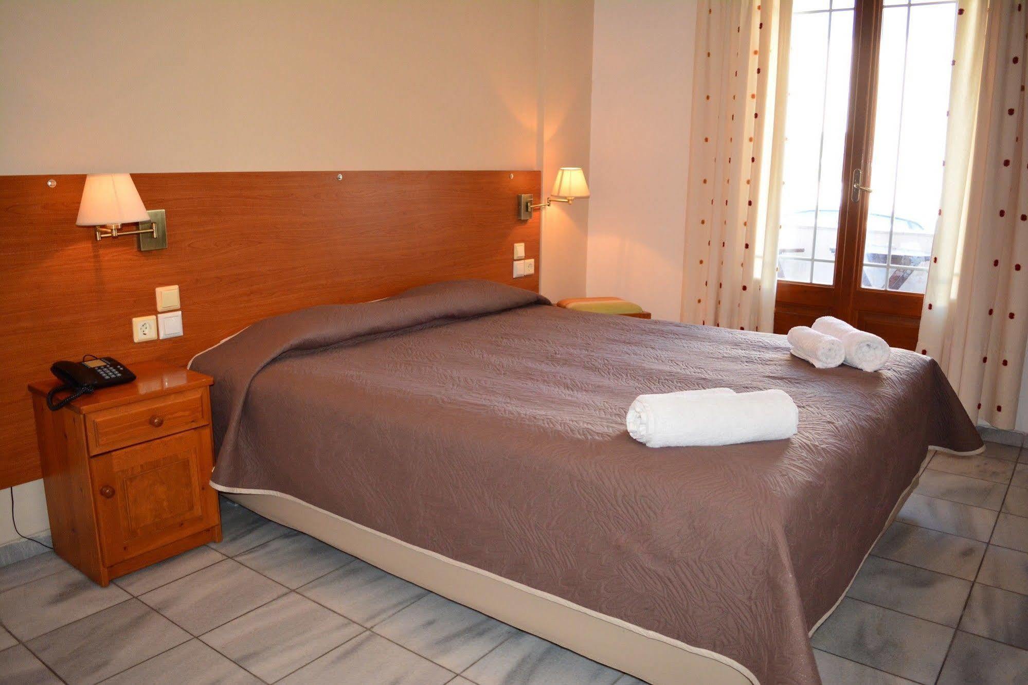 Anemomilos Suites Фира Екстериор снимка