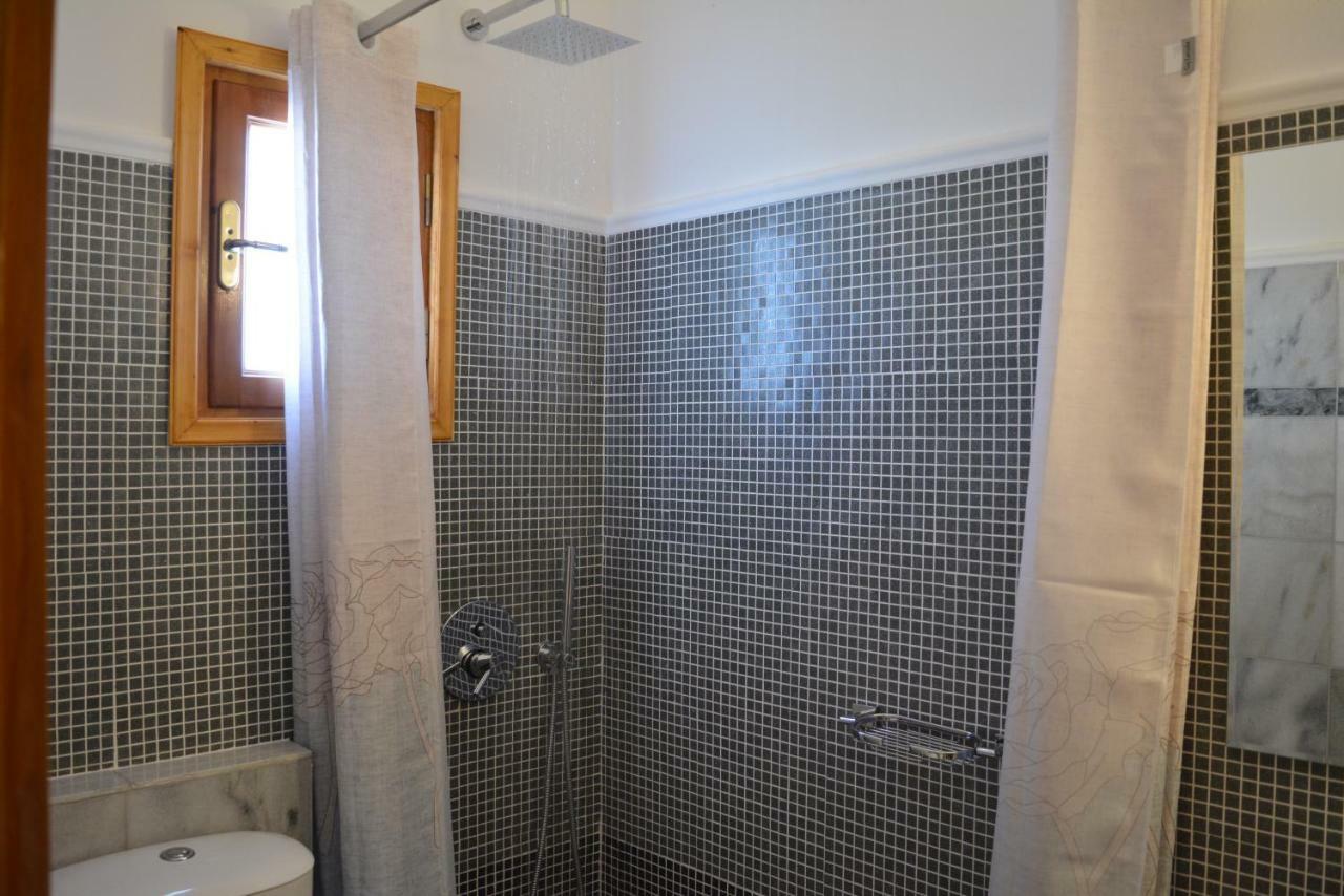 Anemomilos Suites Фира Екстериор снимка