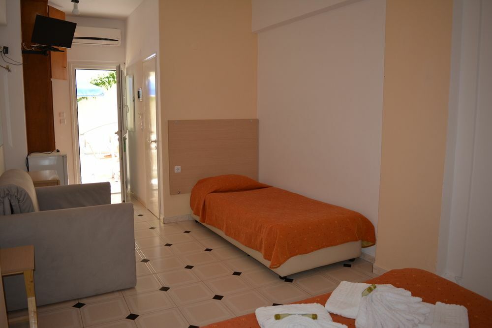 Anemomilos Suites Фира Екстериор снимка